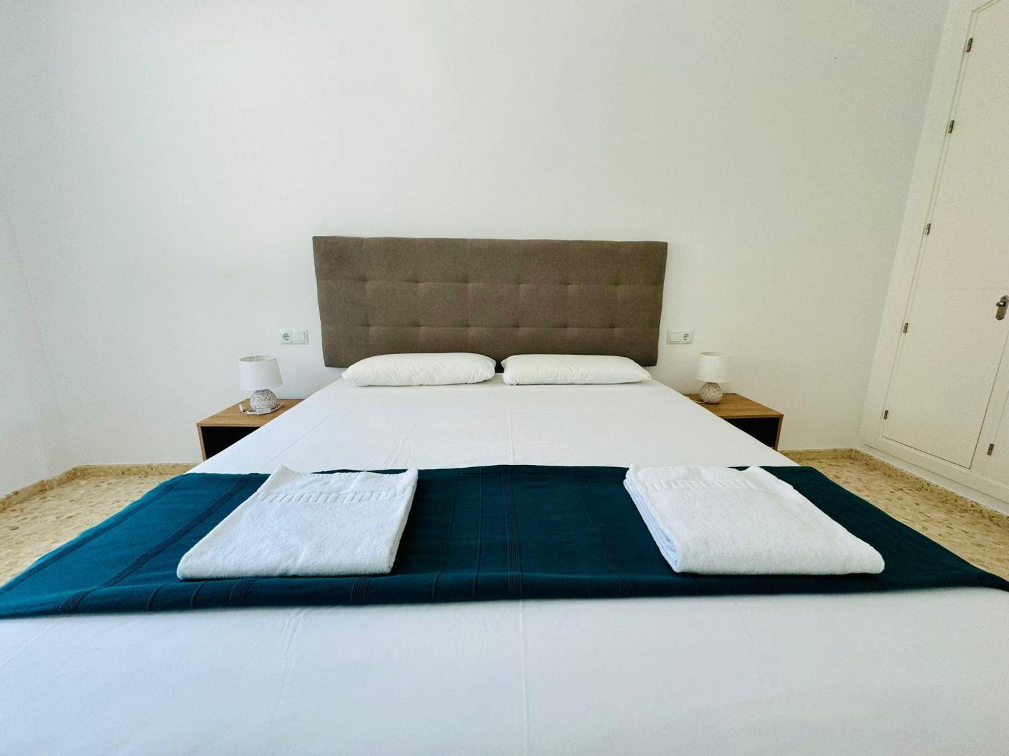 Apartamentos La Muralla Grupo Ac Gestion Кадис Экстерьер фото